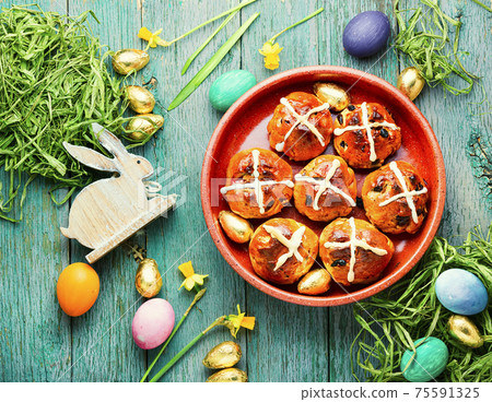 Easter hot cross buns 75591325