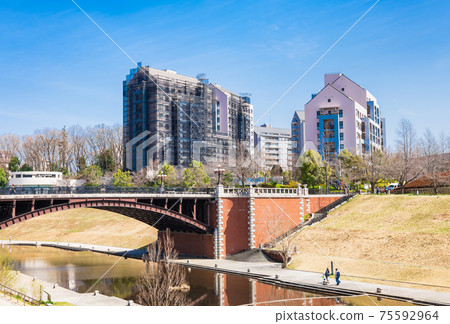 Suburban residential area, large-scale repaired condominium 75592964