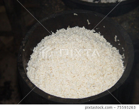 "Raw rice (glutinous rice)" before cooking (Phonsavan / Laos) "Raw rice (glutinous rice)" before cooking (Phonsavan / Laos) 75593263