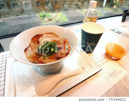 拉麵在火車上吃 拉麵在火車上吃 75594021