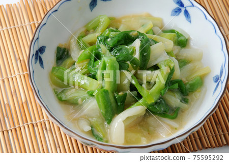 Scallions with vinegar and miso Scallions with vinegar and miso 75595292