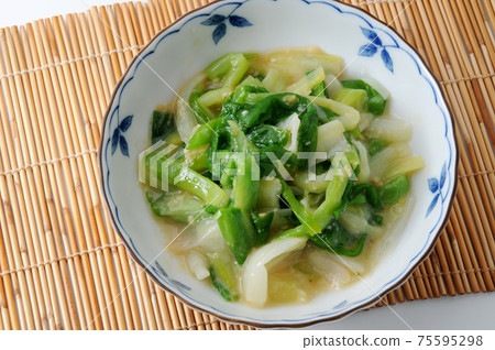 Scallions with vinegar and miso Scallions with vinegar and miso 75595298