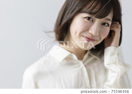 Refreshing women Refreshing women 75596308