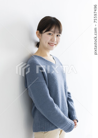 A woman with a sense of cleanliness A woman with a sense of cleanliness 75597496