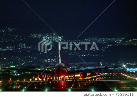 伊丹機場夜景，起飛前的飛機，大阪府豐中市 75599111