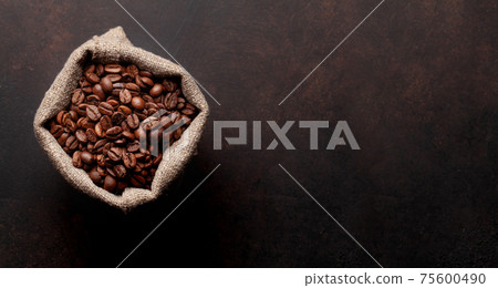 Roasted coffee beans Roasted coffee beans 75600490