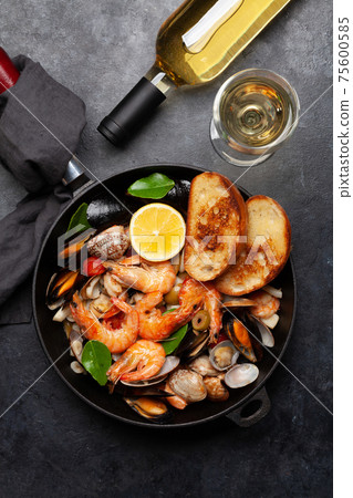 Mixed grilled seafood and white wine Mixed grilled seafood and white wine 75600585