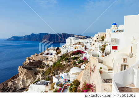 Oia town in Santorini Oia town in Santorini 75601302