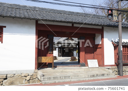 The front gate of the old Suko-do 75601741