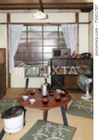 [Showa image] An old Japanese living room with a chabudai. (With blur processing) 75601787