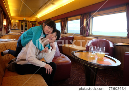 A fascinating transcontinental railroad trip that touches the majestic pioneering spirit of Australia, the Indian Pacific (Indi) A fascinating transcontinental railroad trip that touches the majestic pioneering spirit of Australia, the Indian Pacific (Indi) 75602684