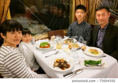 A fascinating transcontinental railroad trip that touches the majestic pioneering spirit of Australia, the Indian Pacific (Indi) A fascinating transcontinental railroad trip that touches the majestic pioneering spirit of Australia, the Indian Pacific (Indi) 75604500