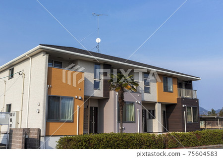 Exterior of the apartment 75604583