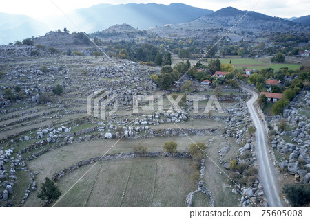 The magnificent panoramic view of the mountain valley. 75605008