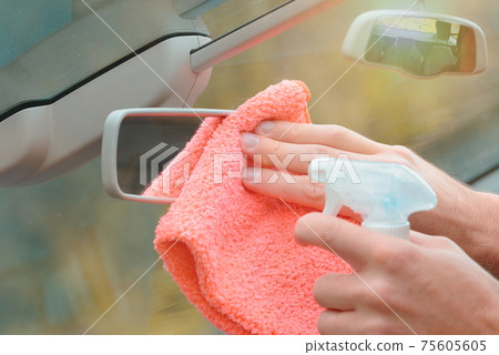 Cleaning car interior 75605605