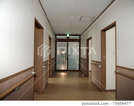 護理設施走廊通道住宅照片建築照片 護理設施走廊通道住宅照片建築照片 75606477