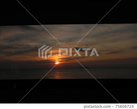 第一次日出 75608728