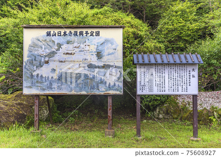 [千葉/金屋]日本最大的佛教牧師Ruriko Nyorai的大佛的地圖和說明面板，站在Nokogiri山的Kenkonzan Nihonji寺。 75608927