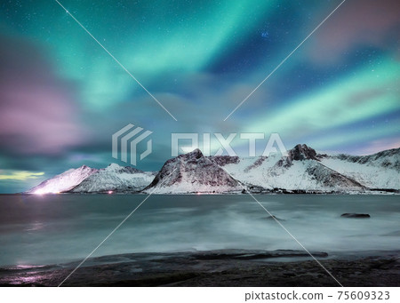 Aurora Borealis. Stars and northern light. Mountains and ocean. Night landscape. 75609323