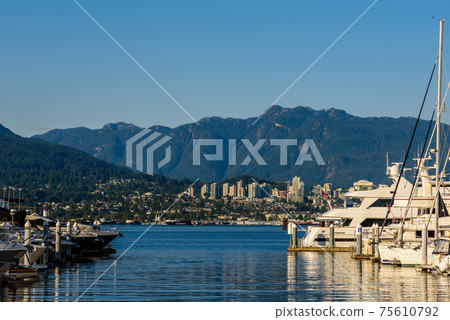 Boats docked in the marina at Coal Harbour, Vancouver, Canada, on a sunny, summers day 75610792