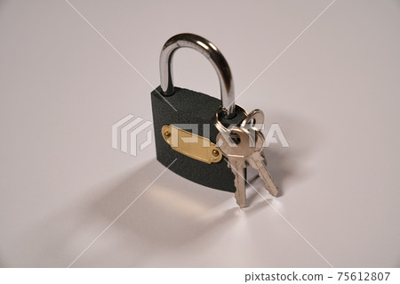 用鑰匙掛鎖 75612807