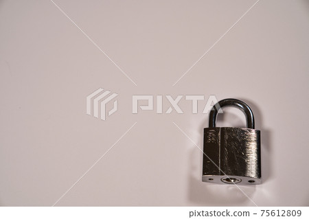 Silver metal padlock 75612809
