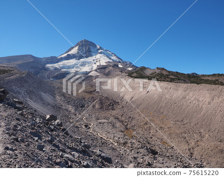 Mount Hood, Oregon. Mount Hood, Oregon. 75615220