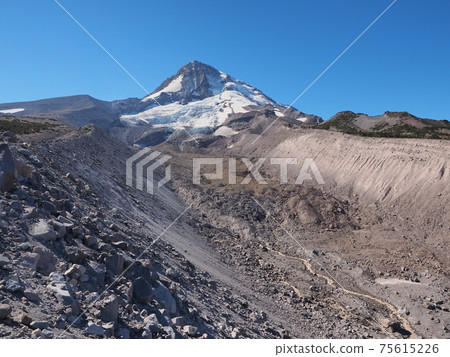 Mount Hood, Oregon. Mount Hood, Oregon. 75615226