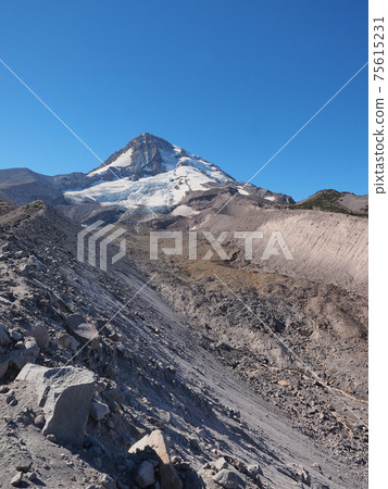 Mount Hood, Oregon. Mount Hood, Oregon. 75615231