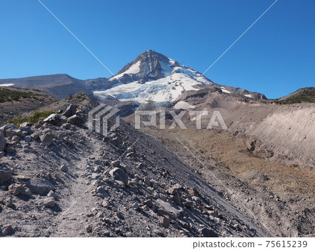 Mount Hood, Oregon. 75615239