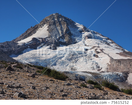 Mount Hood, Oregon. Mount Hood, Oregon. 75615252