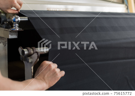 縫紉工廠的布料拉伸設備 75615772