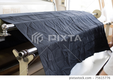 Equipment for stretching cloth in sewing factories 75615776