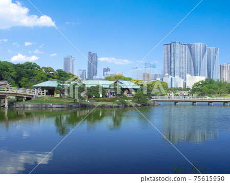 [Tokyo, June 2017] Hamarikyu Garden Cityscape 75615950