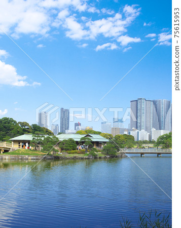 [Tokyo, June 2017] Hamarikyu Garden Cityscape 75615953