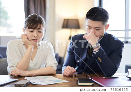 在業務計劃中令人窒息的亞洲業務人 75616325