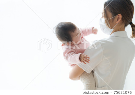 Two baby nurses, upper body Two baby nurses, upper body 75621076