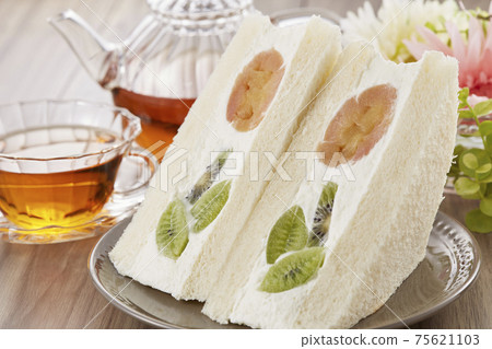 Fruit flower sandwich Fruit sandwich Fruit flower sandwich Fruit sandwich 75621103