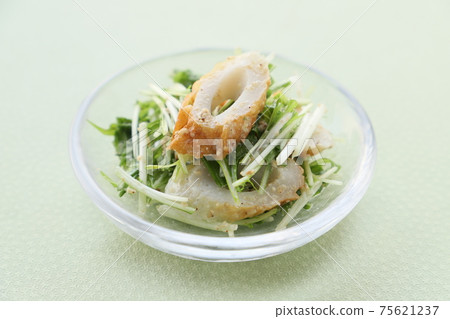 Mizuna and chikuwa with sesame mayonnaise Mizuna and chikuwa with sesame mayonnaise 75621237