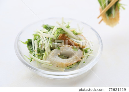 Mizuna and chikuwa with sesame mayonnaise 75621239