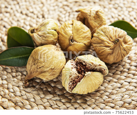 Tasty dried figs 75622453