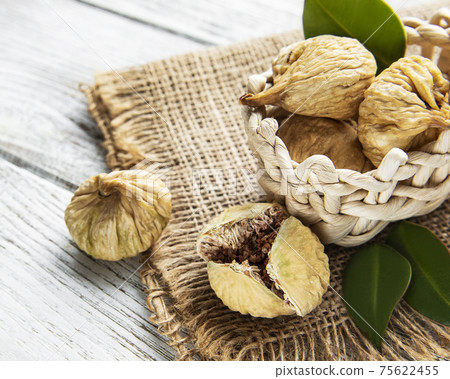 Tasty dried figs 75622455