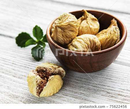 Tasty dried figs 75622456