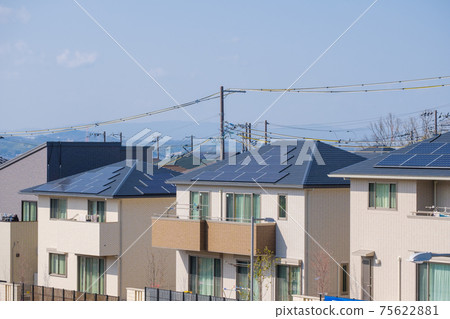 House with solar panels Solar power generation ecosystem House with solar panels Solar power generation ecosystem 75622881