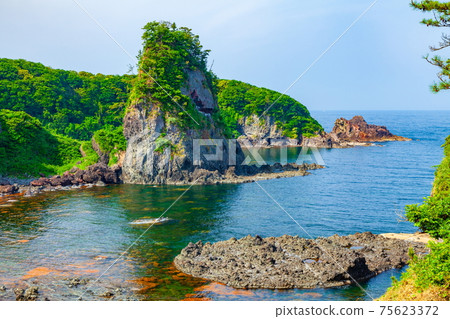 Scenery of Gammon, Takanosu Rock, in Shika Town, Hakui District, Ishikawa Prefecture Scenery of Gammon, Takanosu Rock, in Shika Town, Hakui District, Ishikawa Prefecture 75623372