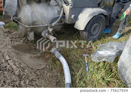 Cement machine for dry screed in the house, a modern and best method for floor screed. Cement machine for dry screed in the house, a modern and best method for floor screed. 75627934