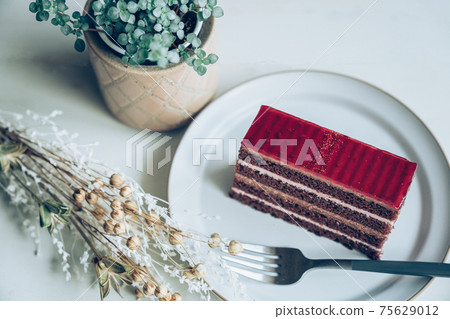 漿果慕斯巧克力蛋糕 漿果慕斯巧克力蛋糕 75629012