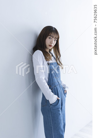 Cool woman 75629635