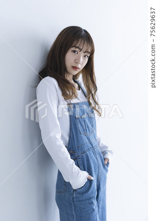 Cool woman 75629637