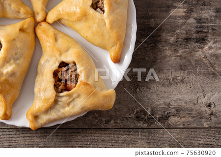Traditional middle eastern fatayer 75630920